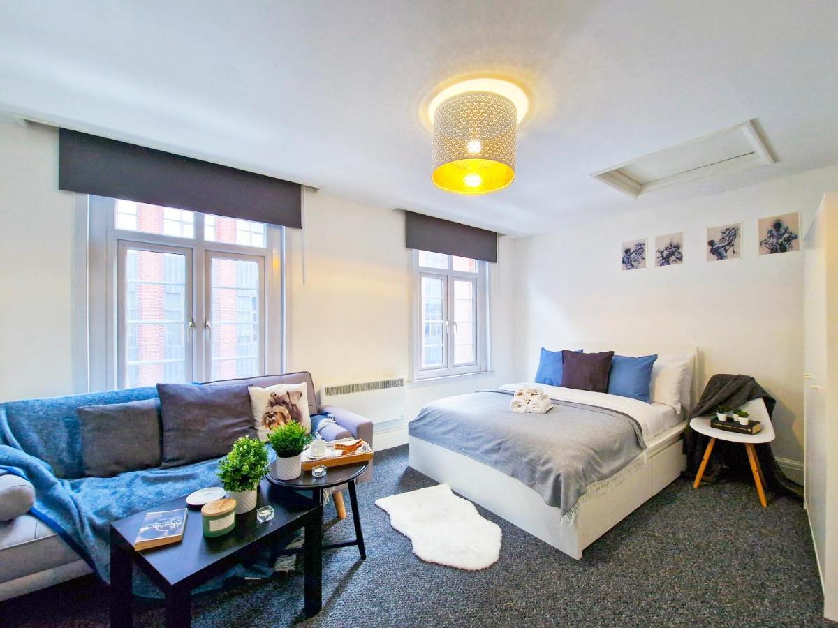 Spacious Room With Sofa لندن المظهر الخارجي الصورة